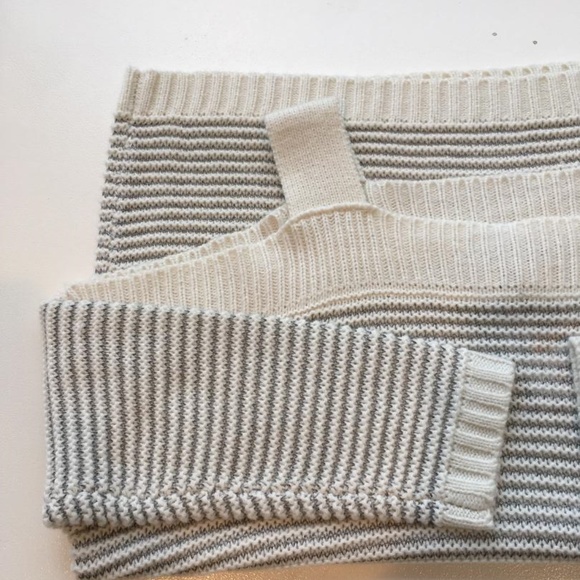 Jessica Simpson NWT Cold Shoulder Sweater Small - Picture 3 of 7